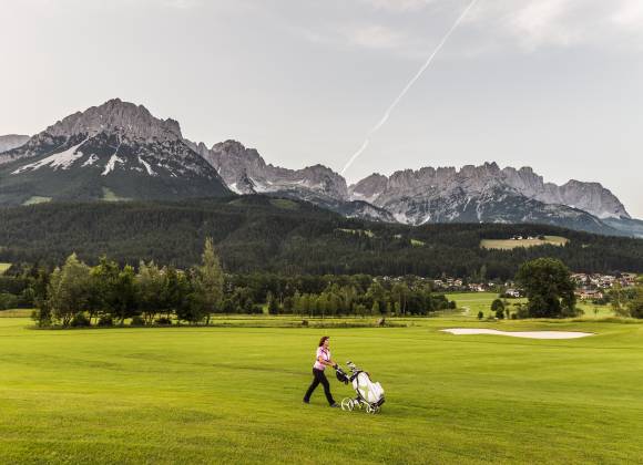 Golferin am Golfplatz Ellmau