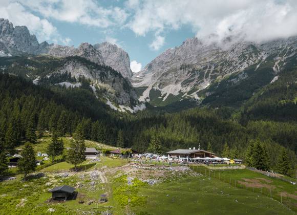 Along idyllic paths: Wochenbrunner Alm cycle tour - Das Alpin